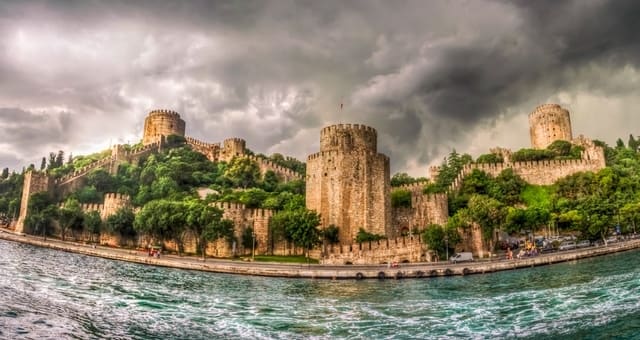 "Kaleler ve Açık Altyapılar" Turu (Doğada ve Lüks Alışverişte)