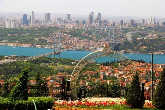 "İki Kıtayı Geçmek" Turu (Köprülerin ve Boğaz'ın Cazibesi)