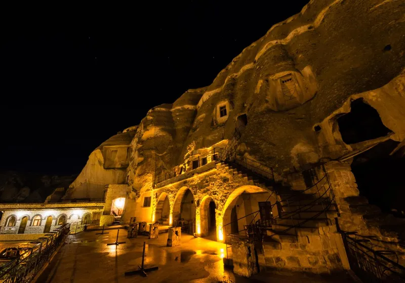 Elite Cave Suites