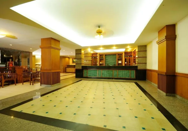 Rambuttri Village Plaza 3