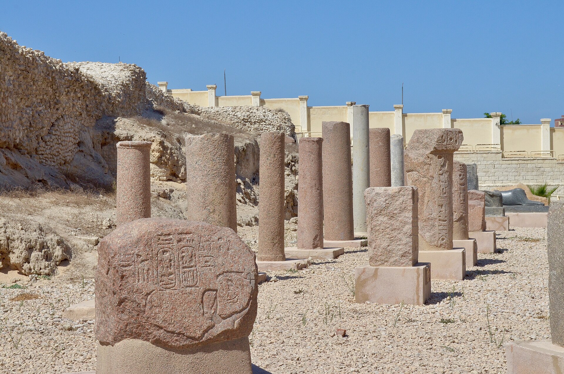 عمود السواري والسيرابيوم — الإسكندرية