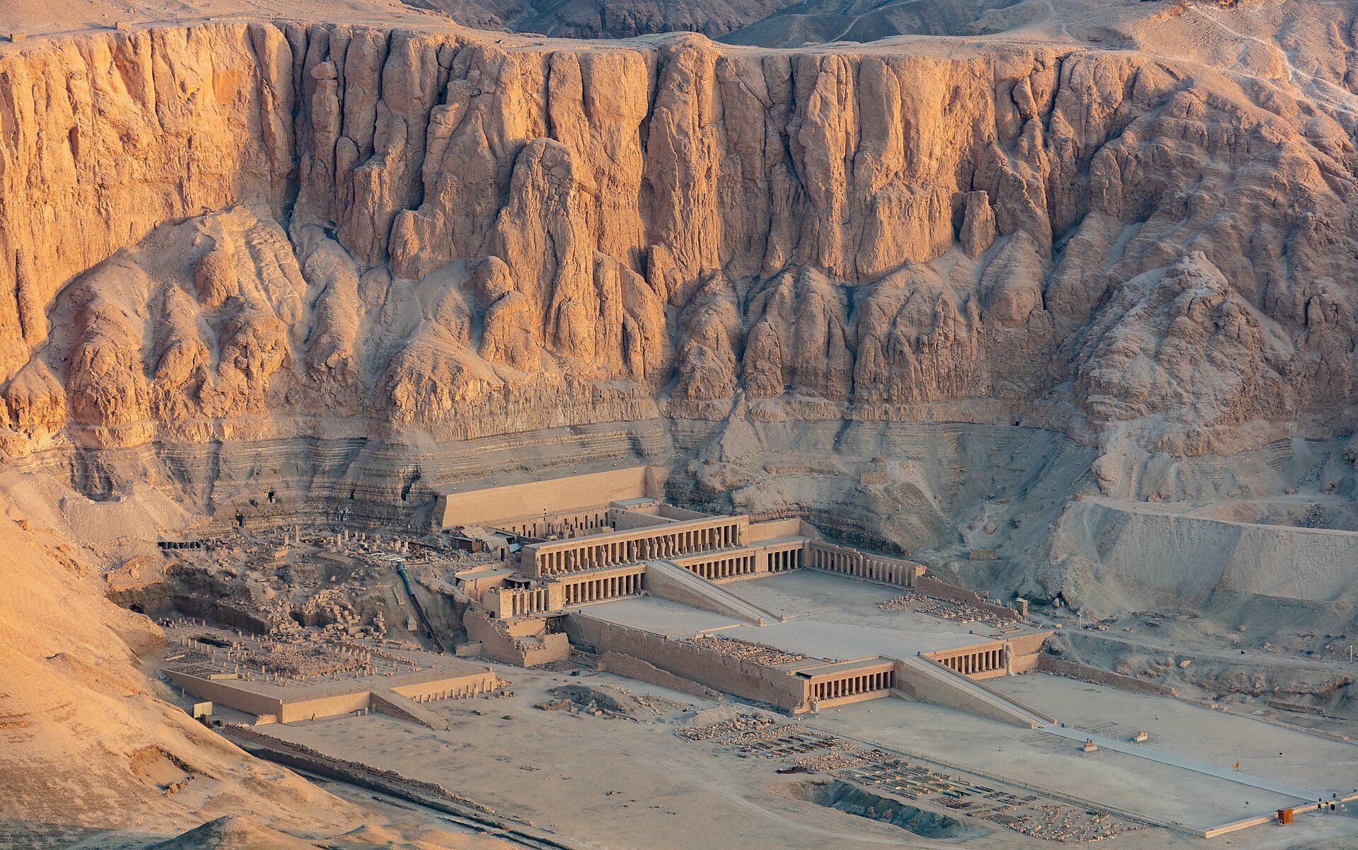 معبد حتشبسوت (الدير البحري) — الأقصر