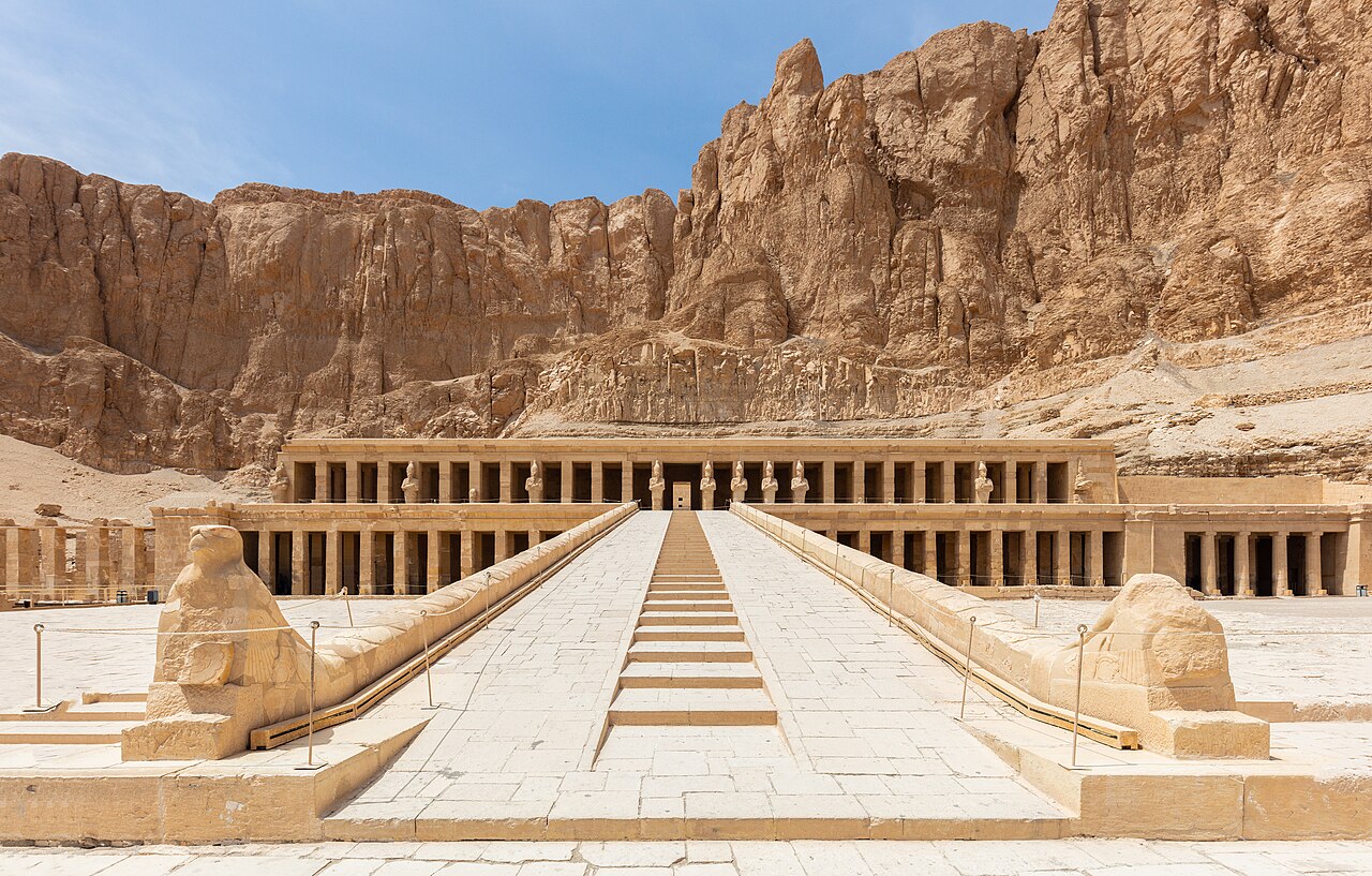 معبد حتشبسوت (الدير البحري)